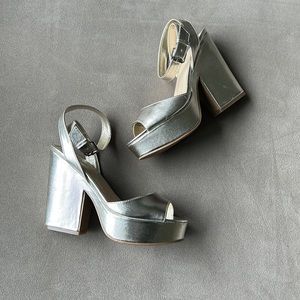 JustFab Niki retro platform sandal in champagne size 7